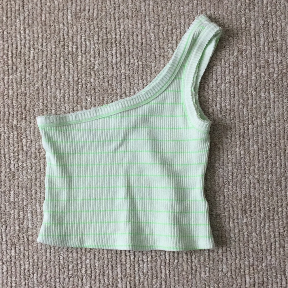 One shoulder crop top